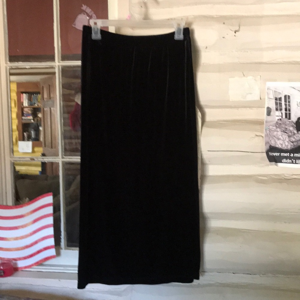 Sag Harbor Petite Small, long black skirt.